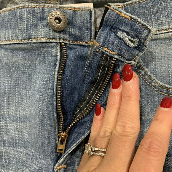 Torrid Sky High Skinny First At Fit Distressed Blue Denim Shorts Women's Size 12 - Picture 11 of 13